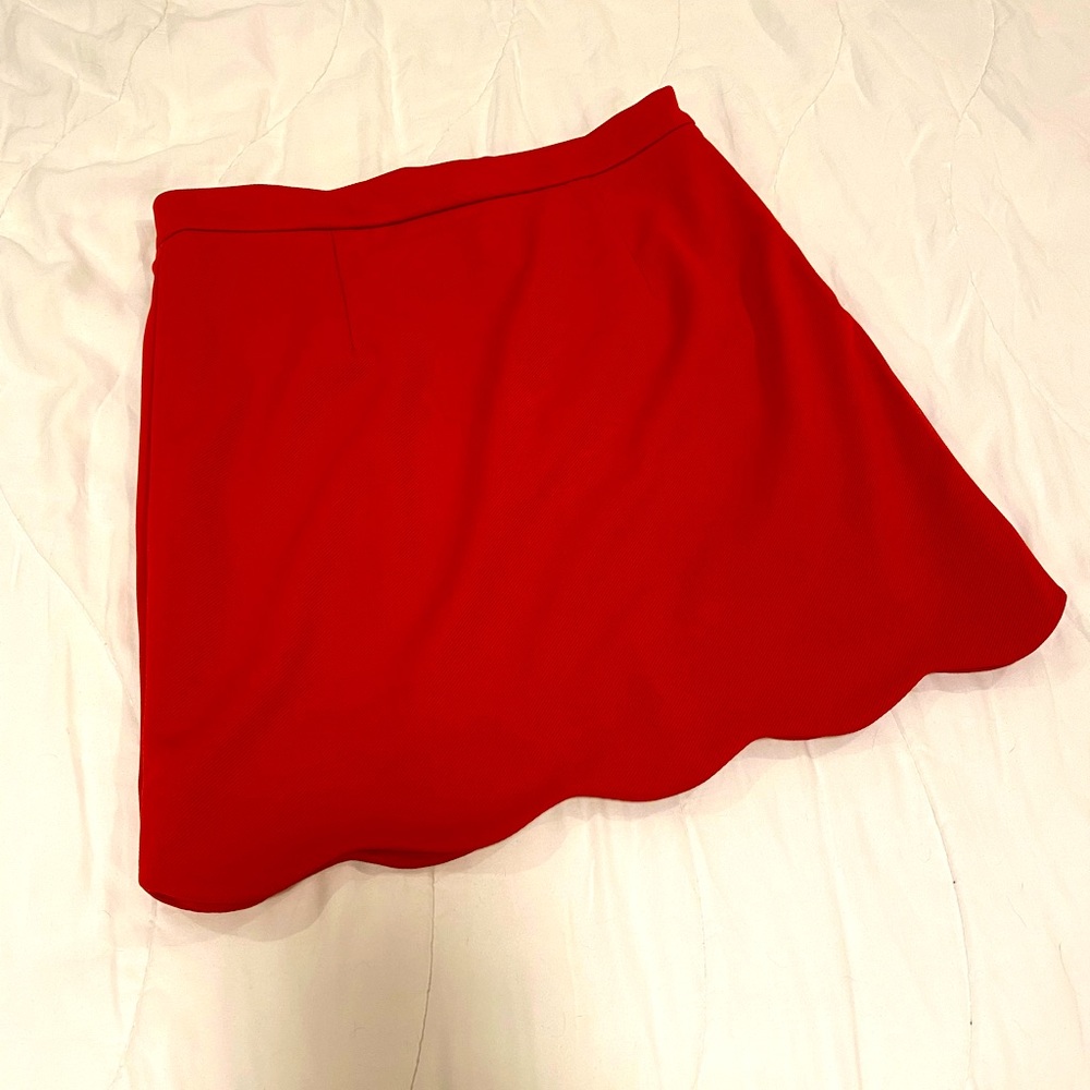 Scalloped skirt